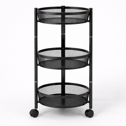 Zwarte 3-laags stalen keukentrolley met ronde manden en zwenkwielen op witte achtergrond